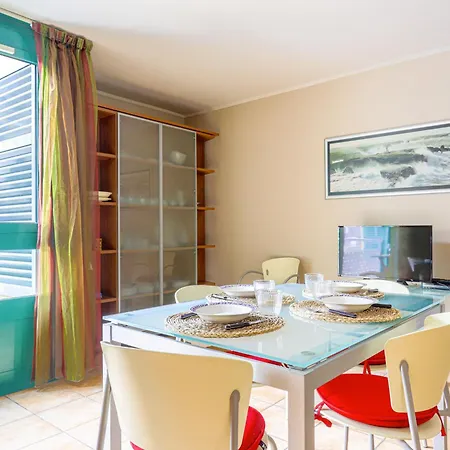 Les Balcons De Port By Interhome Lägenhet Nice